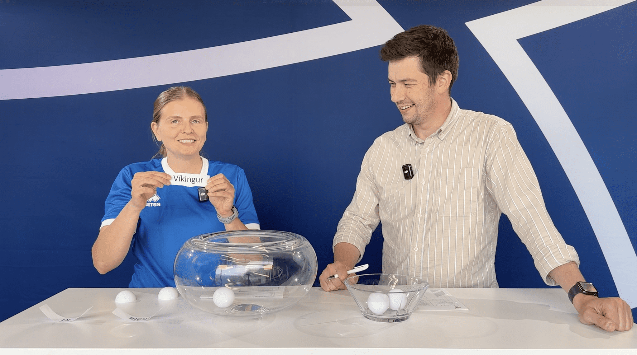 Víkingur og HB bresta saman